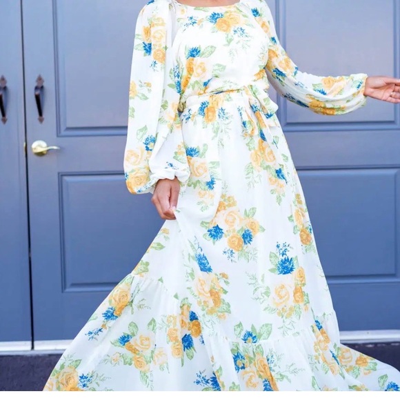 A. Cailin by Flying Tomato beautiful floral print w/ruffle bottom,blue/yellow, L - Picture 2 of 9